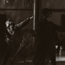 Dancing and singing in Yiddish Swifts
