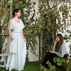 Halinka and her sister Roma next to their villa talking about affection