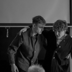 Woźny i Efroim Mortkowicz (Dawid Wujek i Mateusz Majka)